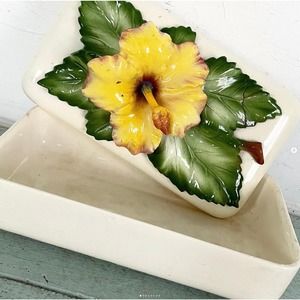 Vintage Dresser Box Trinket Jewelry Vanity Sculpted Yellow Gold Flower Lid